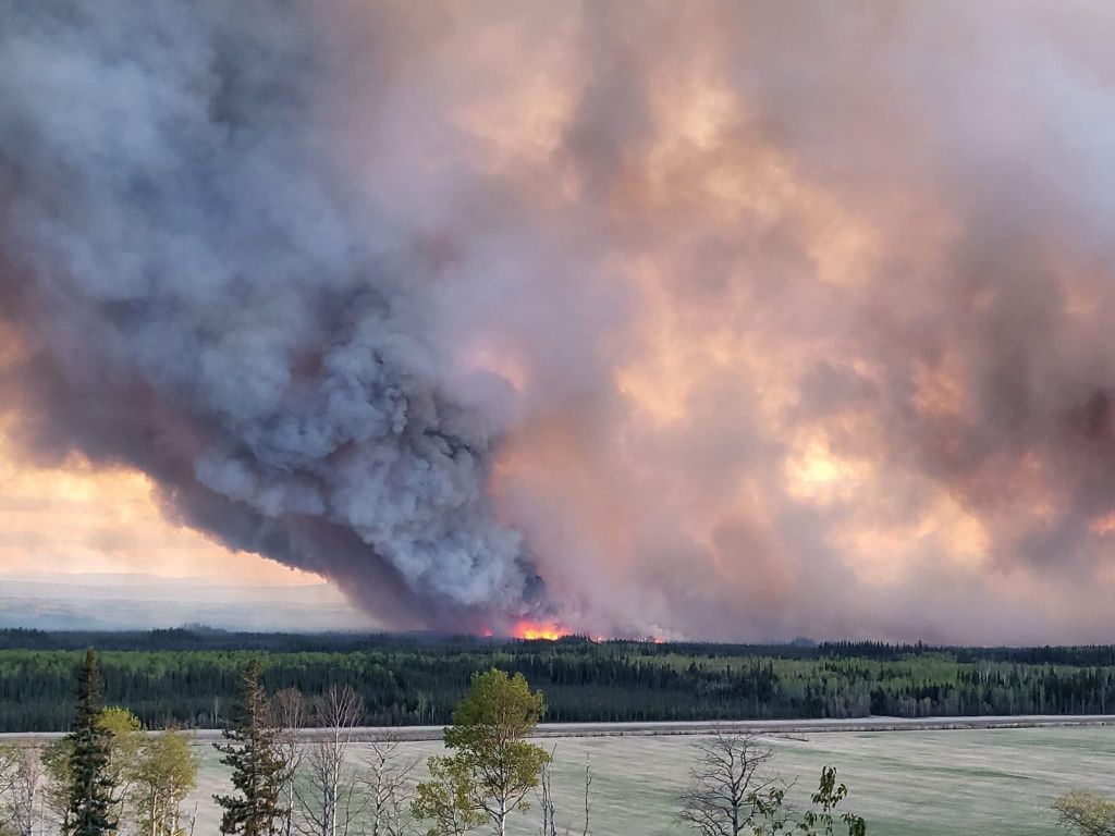 Wildfire prompts evacuation of thousands in Canada
